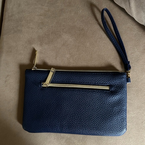 Liz Claiborne Navy wristlet - Picture 3 of 3